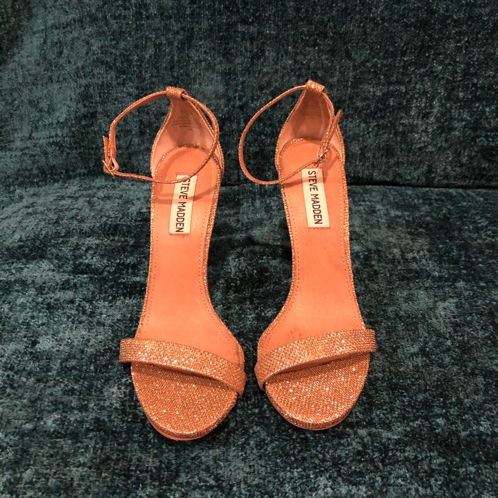 ⛔️SOLD⛔️ 
STEVE MADDEN gold sandals